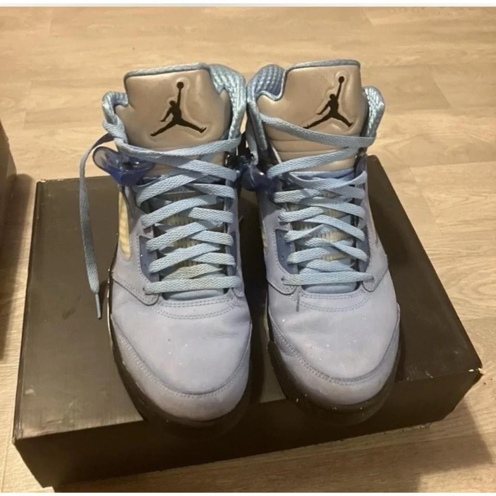 Nike Air Jordan 5 Retro UNC University Blue Sneakers Size 10 DV1310-401